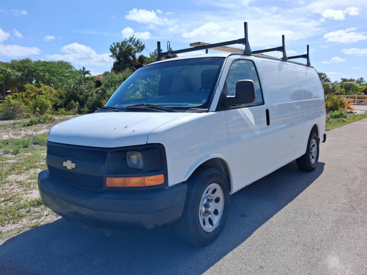 Used 2014 Chevrolet Express 1500 image 2
