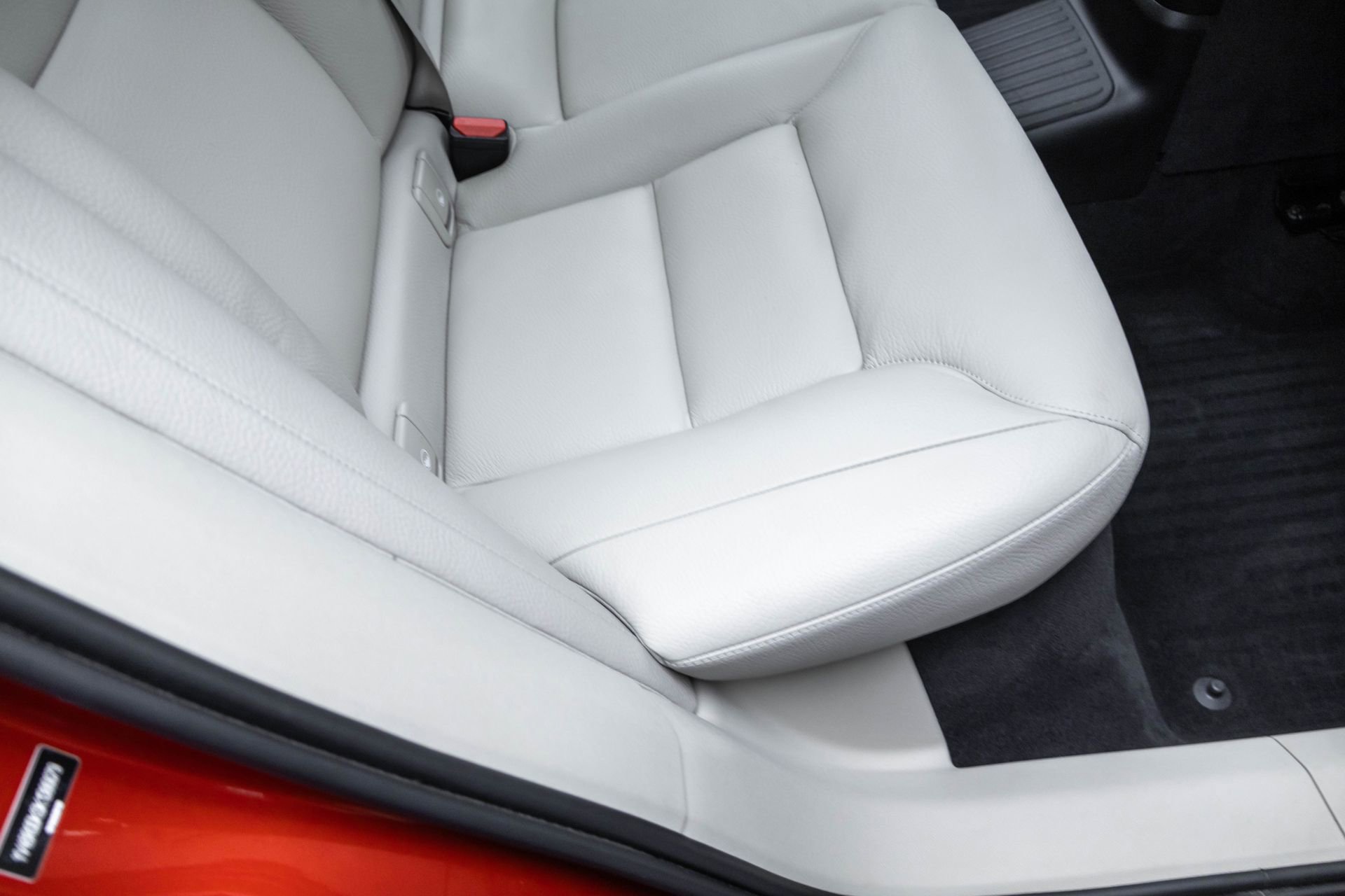 Used 2019 Volvo XC60 T8 Momentum w/ Advanced Package image 36