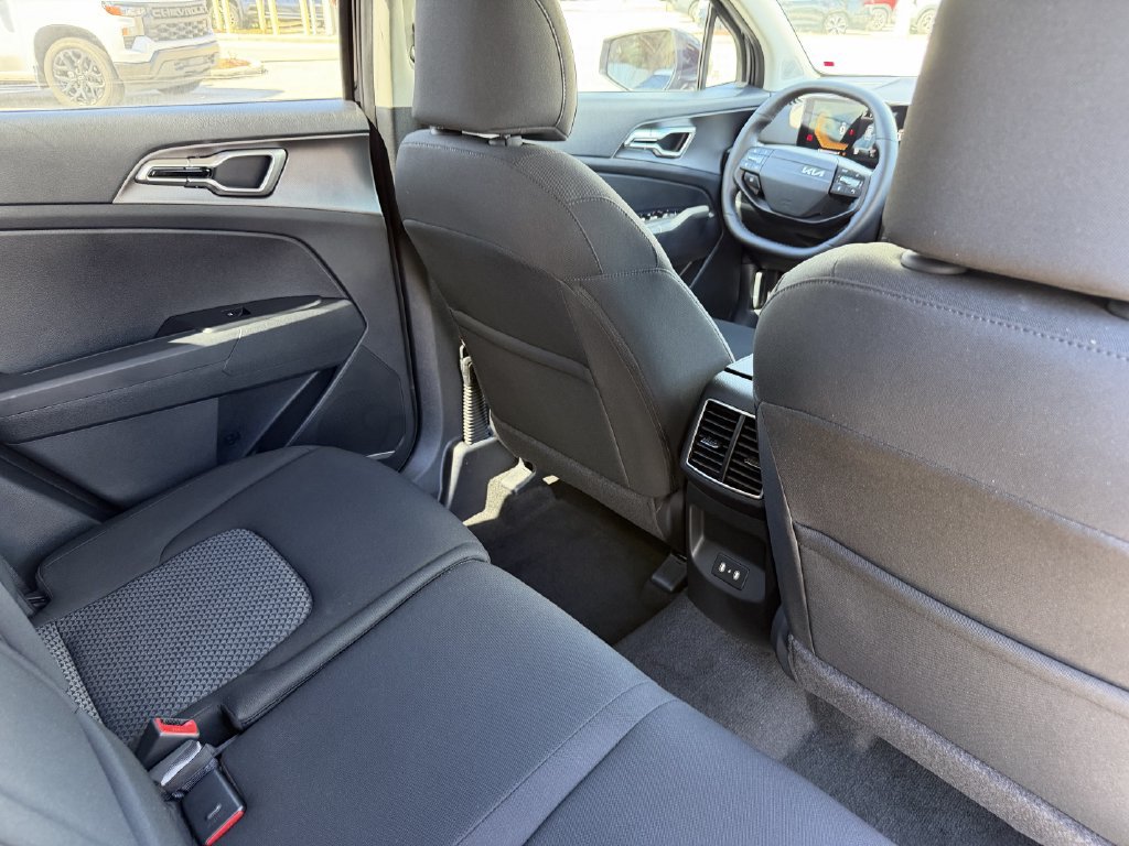 New 2027 Kia Sportage LX FWD image 18