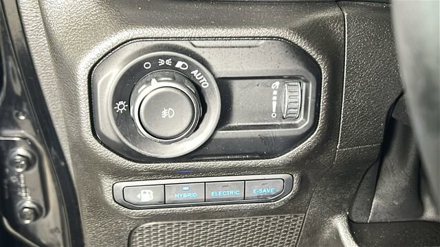 Used 2023 Jeep Wrangler Unlimited Sahara w/ Cold Weather Group AWD/4WD image 19