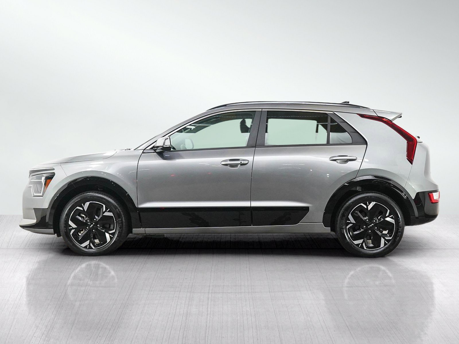 Used 2024 Kia Niro Wind w/ Wind Preserve Package FWD image 2