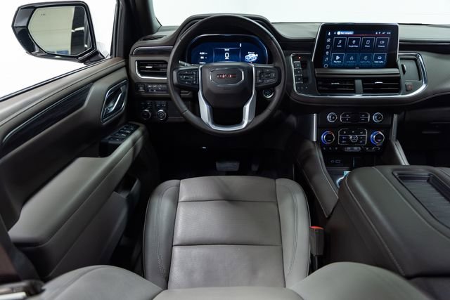 Used 2023 GMC Yukon XL SLT w/ SLT Luxury Package image 3