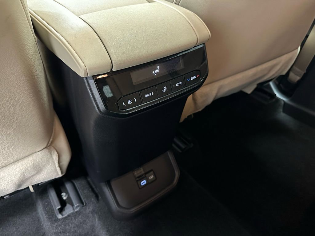 Used 2025 Toyota Highlander XLE image 48