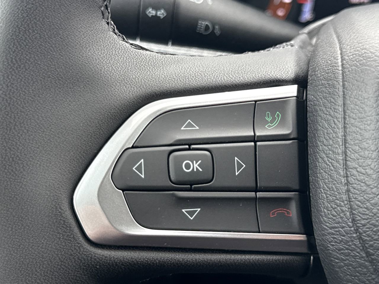 Used 2024 Jeep Compass Latitude w/ Sun and Sound Group image 29