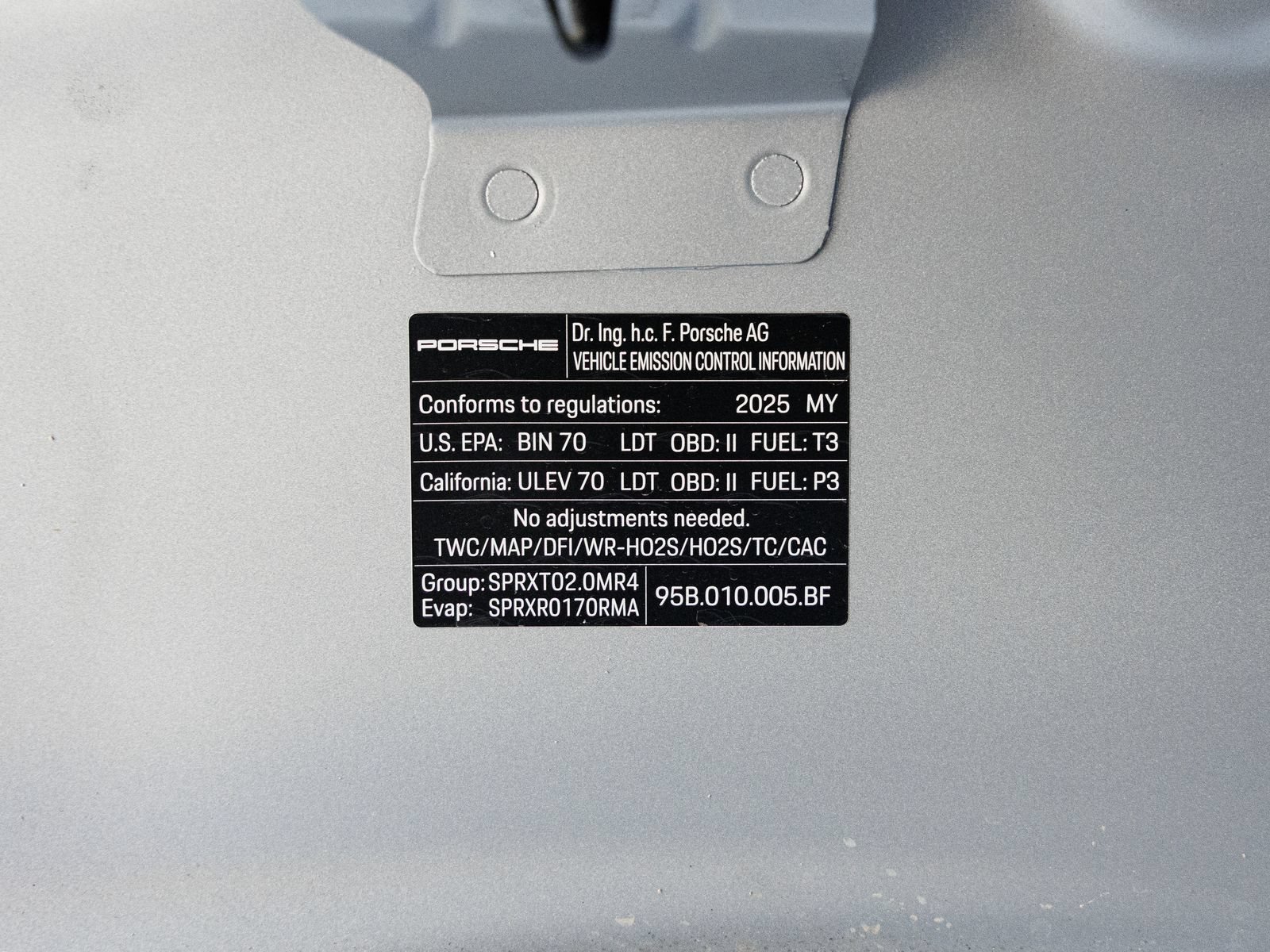 Used 2025 Porsche Macan AWD/4WD image 43