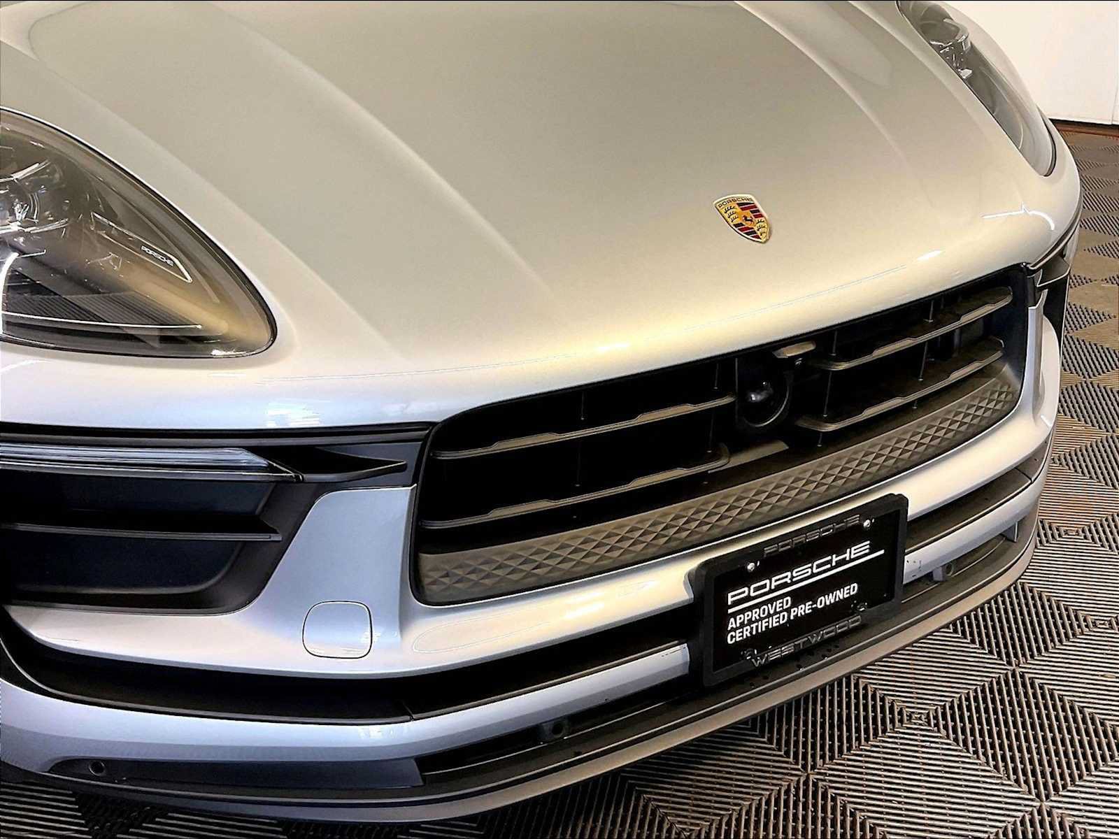 Certified 2026 Porsche Macan AWD/4WD image 34