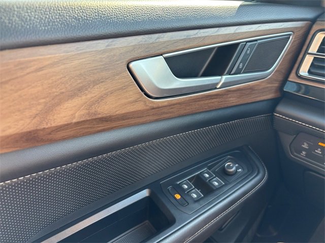 Used 2024 Volkswagen Atlas SE image 16