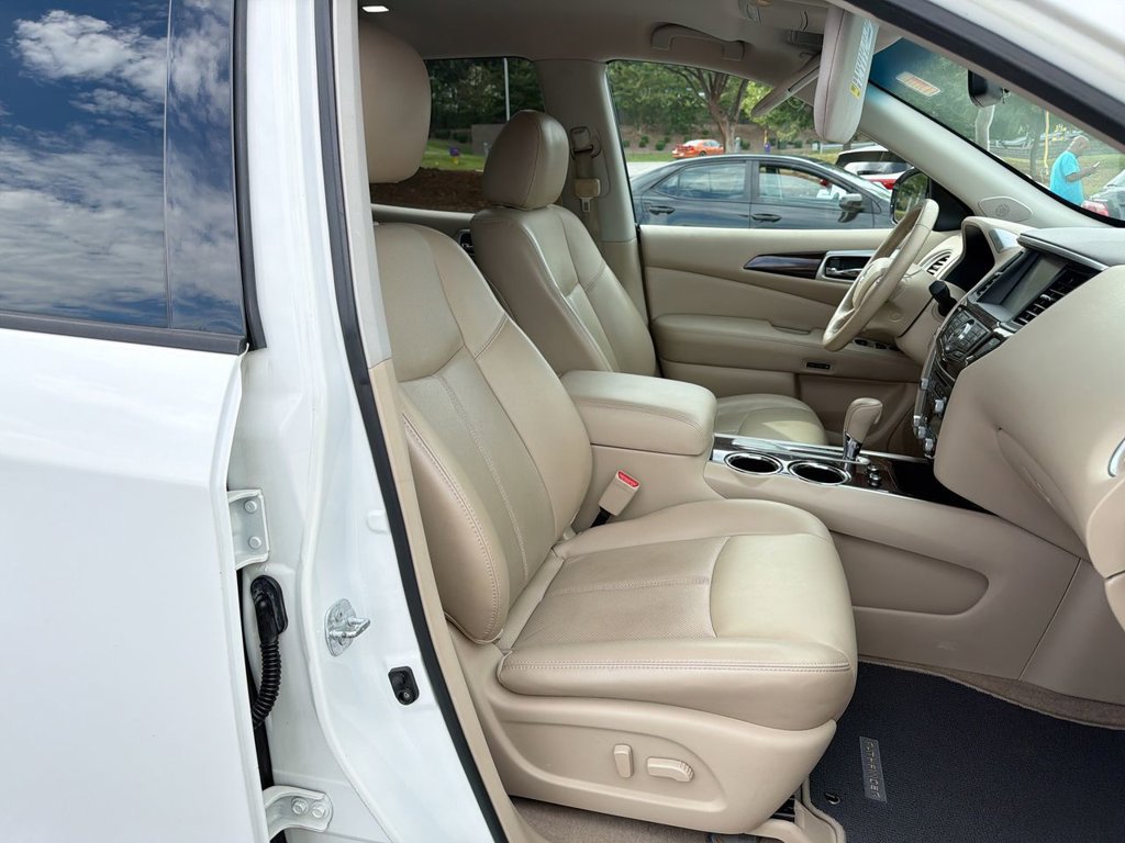 Used 2014 Nissan Pathfinder Platinum w/ Cargo Package FWD image 30