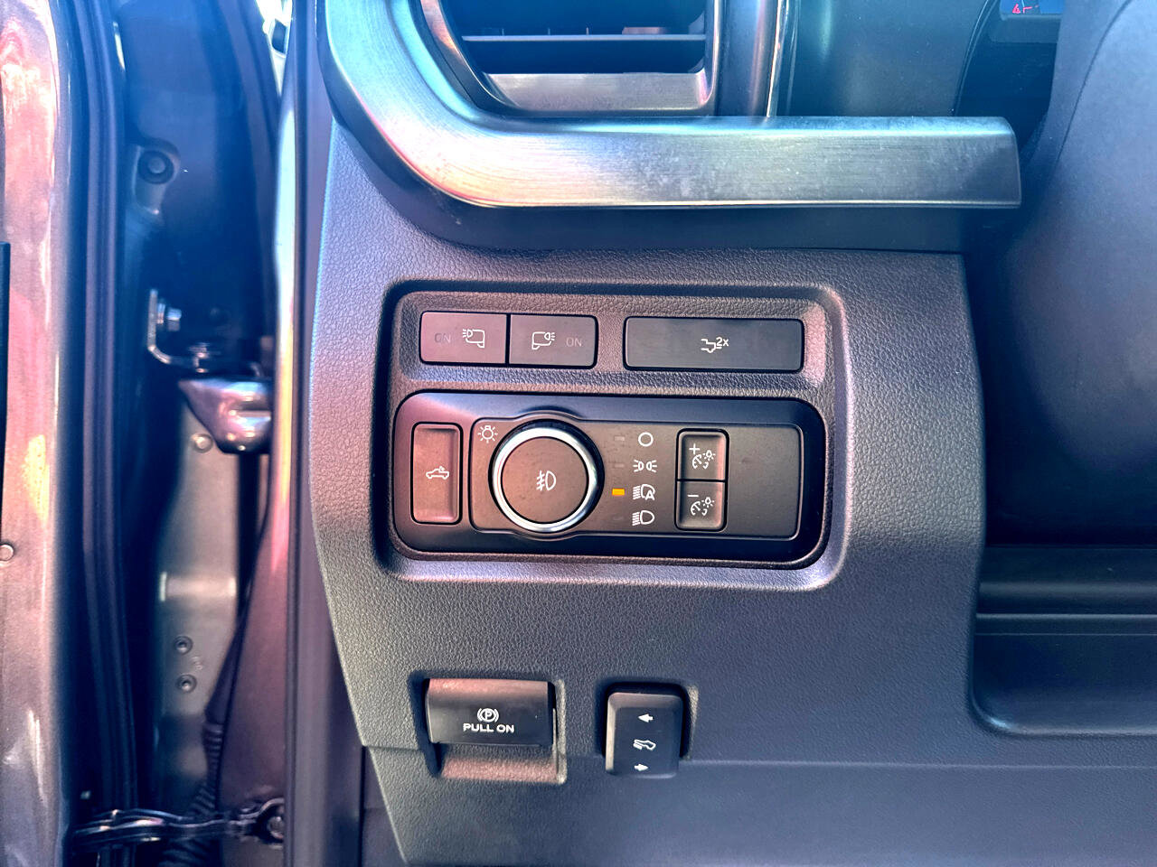 Used 2023 Ford F250 Lariat w/ Black Appearance Package image 19