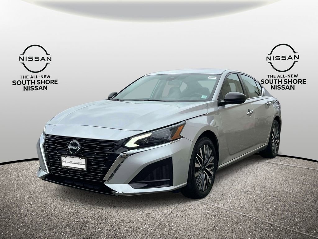 Used 2024 Nissan Altima 2.5 SV image 2