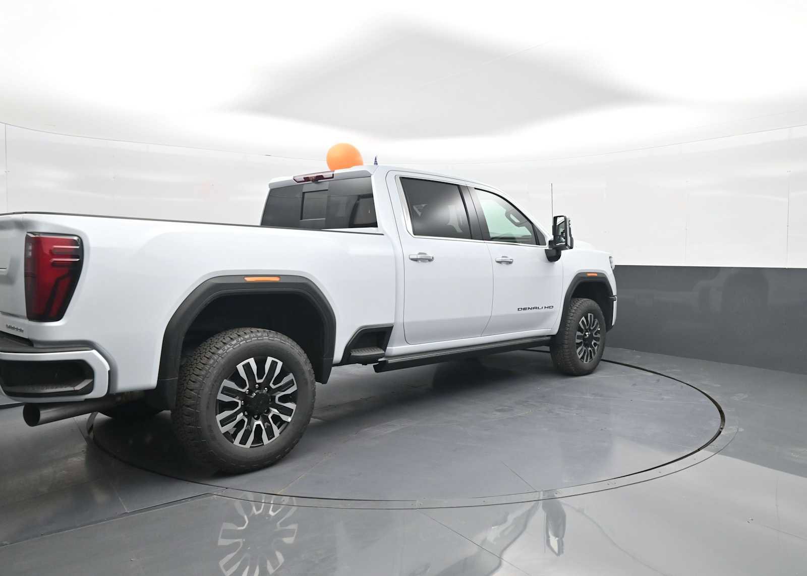 New 2026 GMC Sierra 3500 Denali Ultimate AWD/4WD image 8