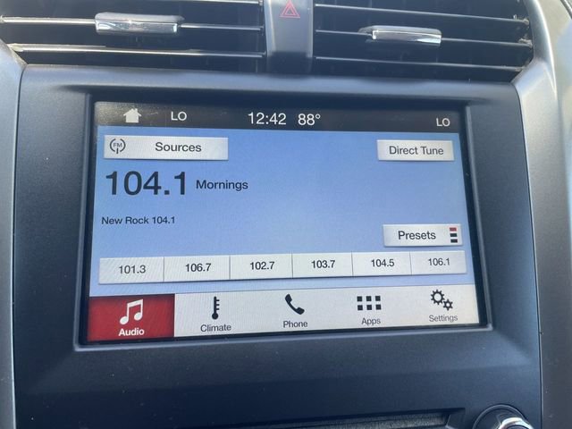 Used 2017 Ford Fusion SE w/ Fusion SE Technology Package FWD image 13