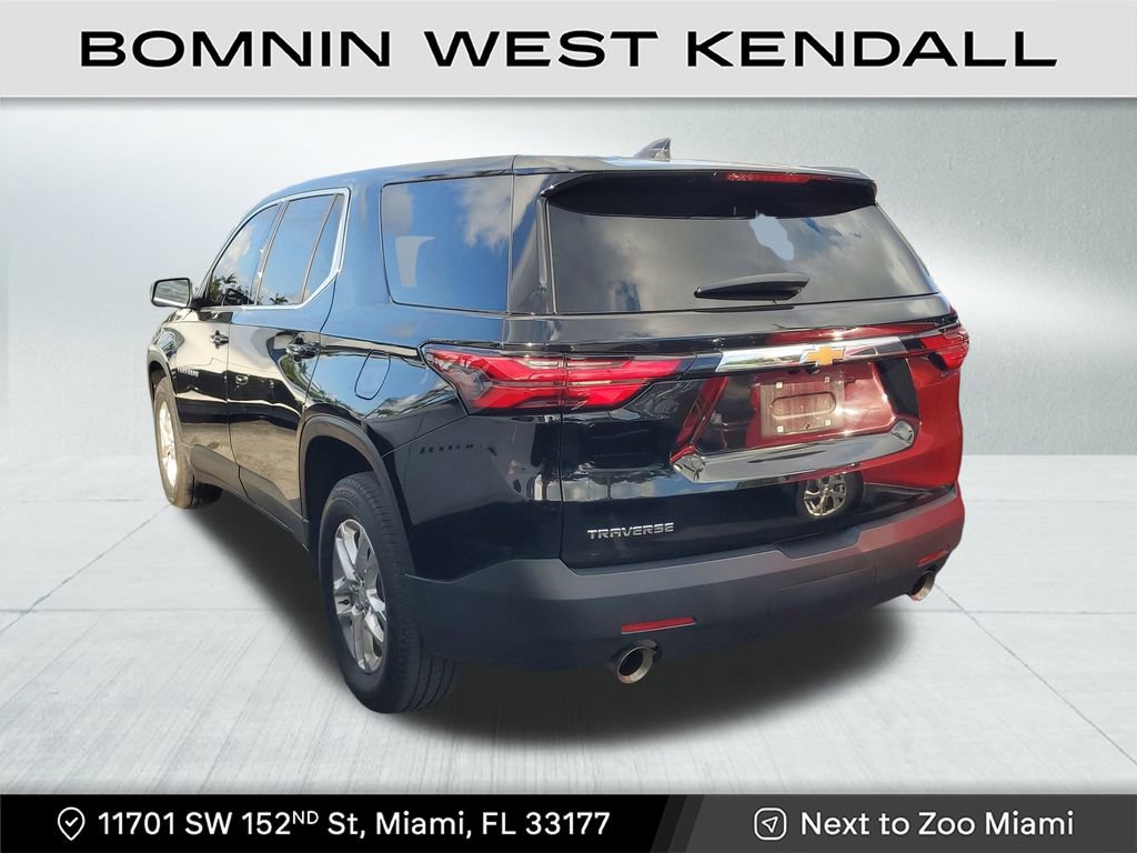 Used 2023 Chevrolet Traverse LS image 4