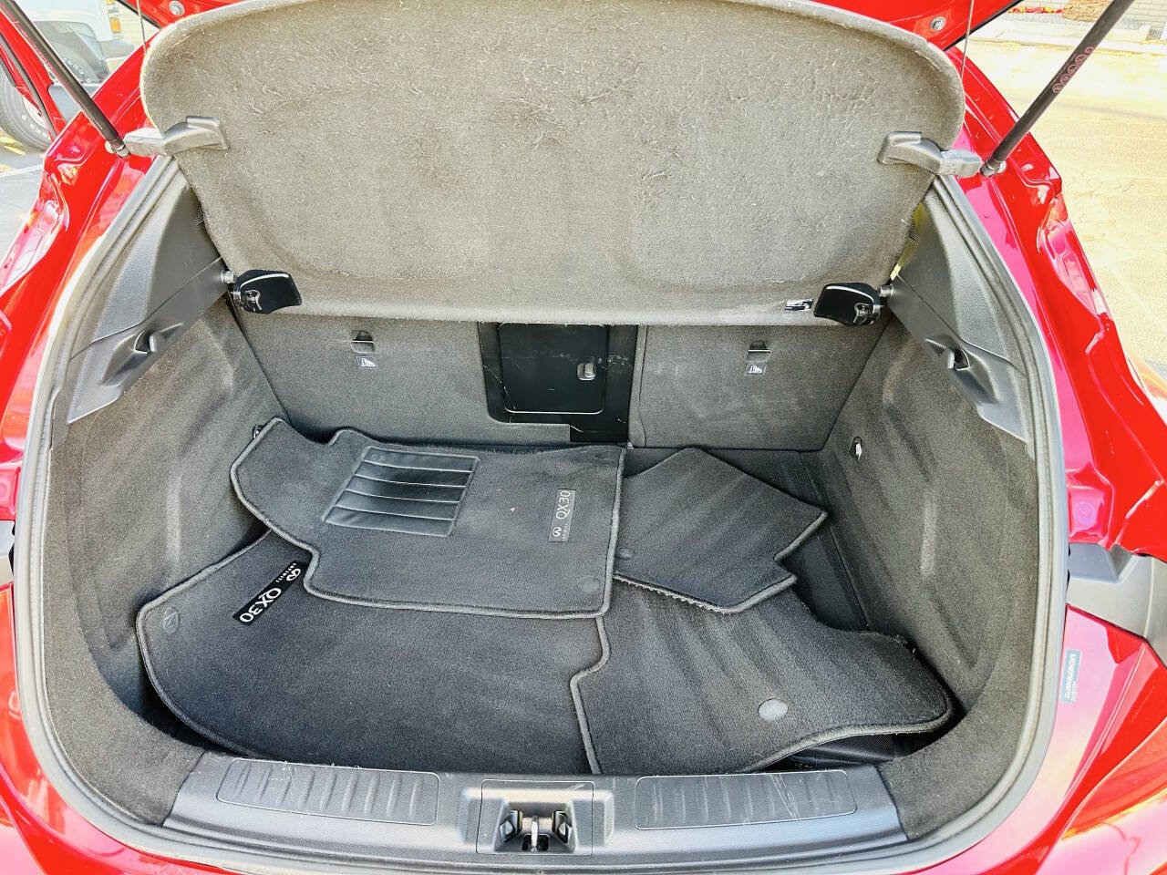 Used 2019 INFINITI QX30 w/ Navigation Package image 34