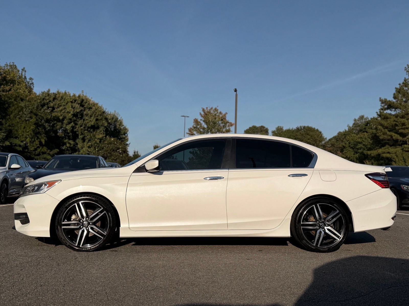 Used 2017 Honda Accord Sport Special Edition image 2