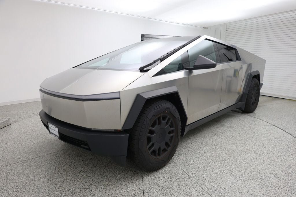 Used 2024 Tesla Cybertruck AWD Crew Cab video 1