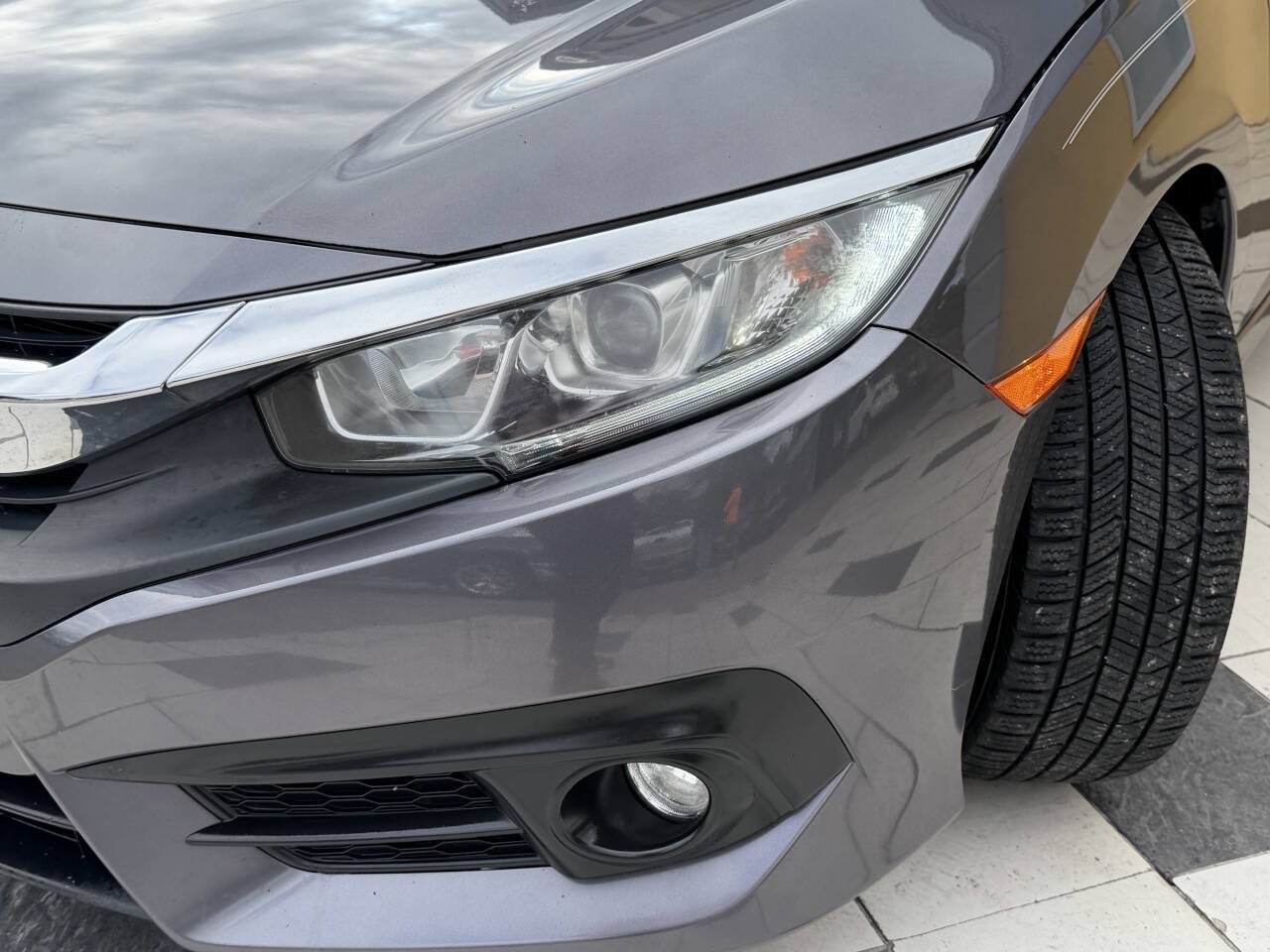 Used 2017 Honda Civic EX-T image 9