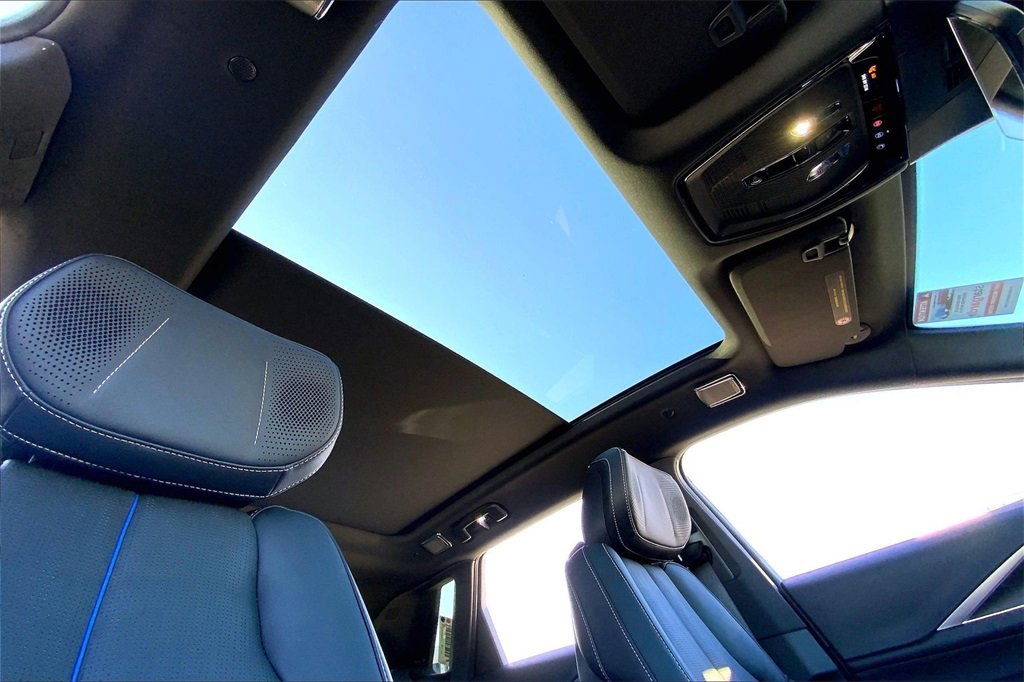 New 2026 Cadillac Lyriq V image 33