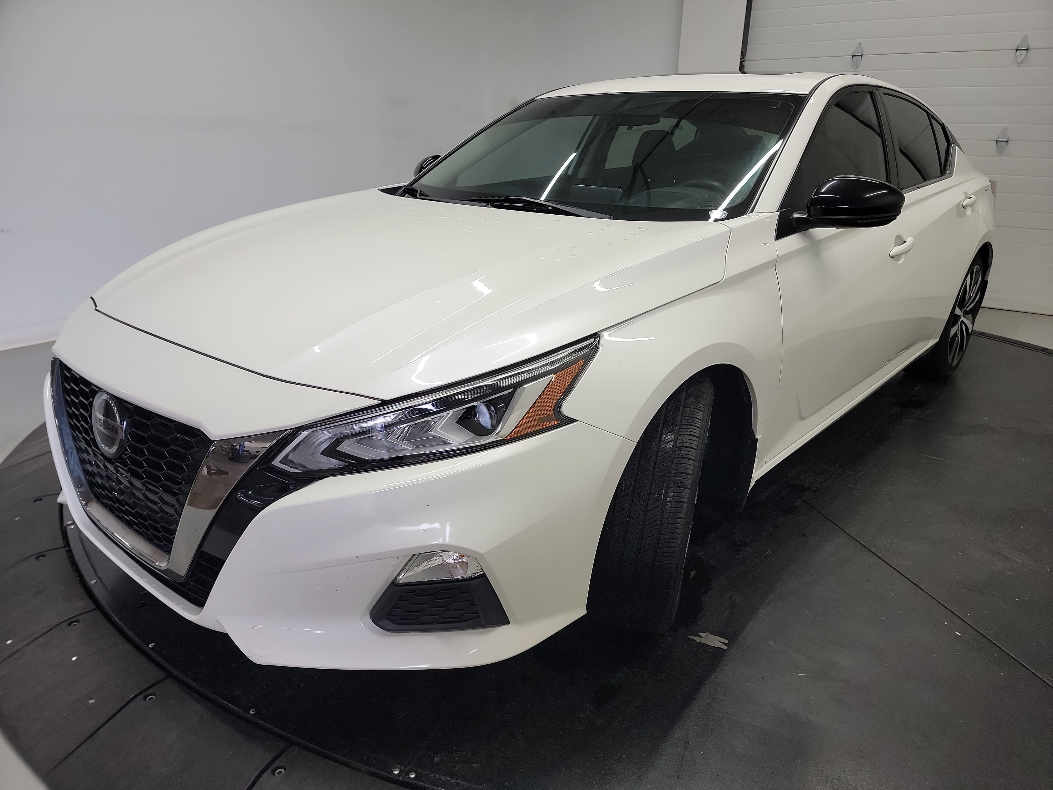 Used 2019 Nissan Altima 2.5 SR w/ SR Premium Package FWD image 3