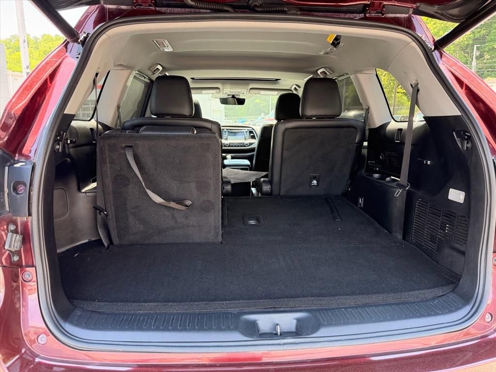 Used 2018 Toyota Highlander XLE AWD/4WD image 27