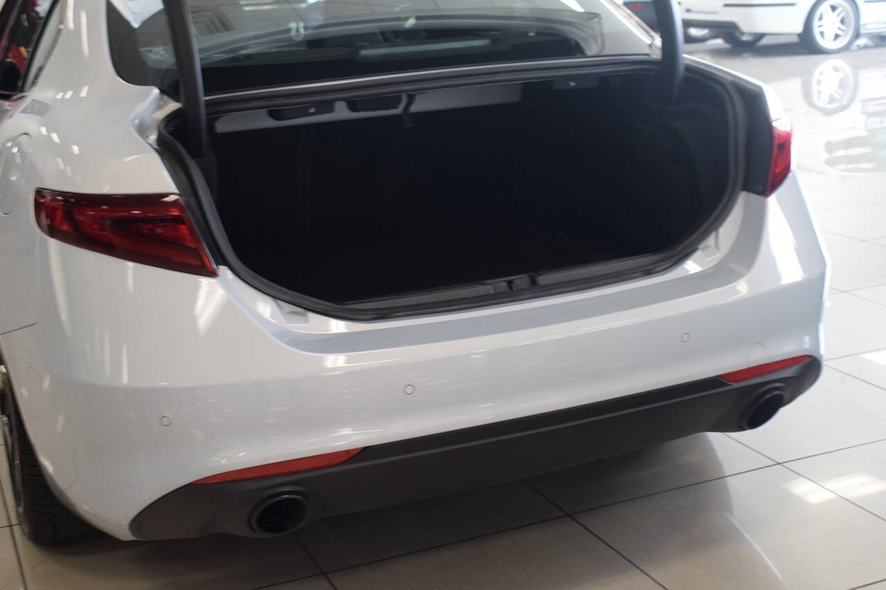 Used 2022 Alfa Romeo Giulia Ti RWD image 16