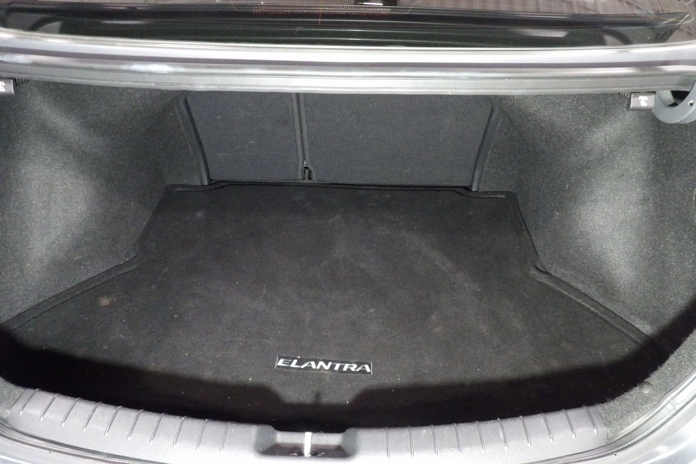 Used 2017 Hyundai Elantra SE image 7