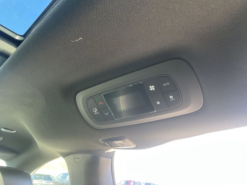 Used 2024 Chrysler Pacifica Limited w/ Uconnect Theater Family Group image 14