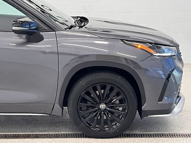 Used 2025 Toyota Highlander XSE AWD/4WD image 7