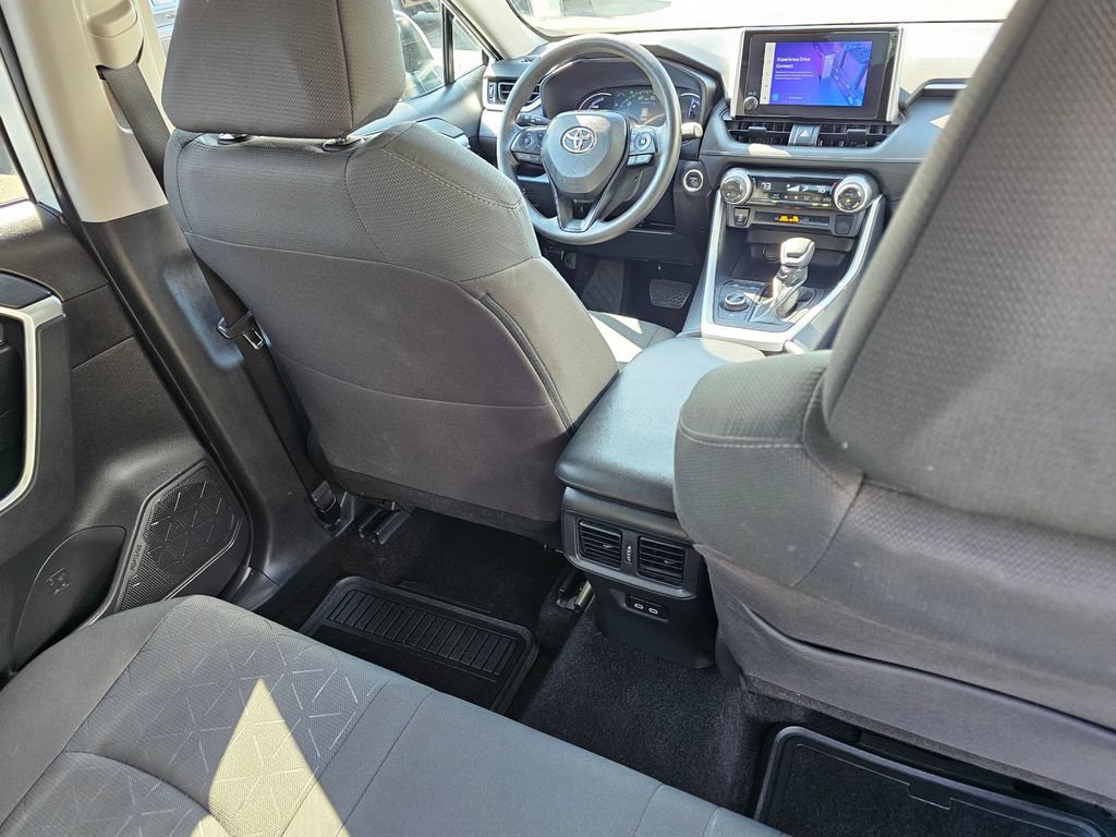 Used 2025 Toyota RAV4 XLE AWD/4WD image 14