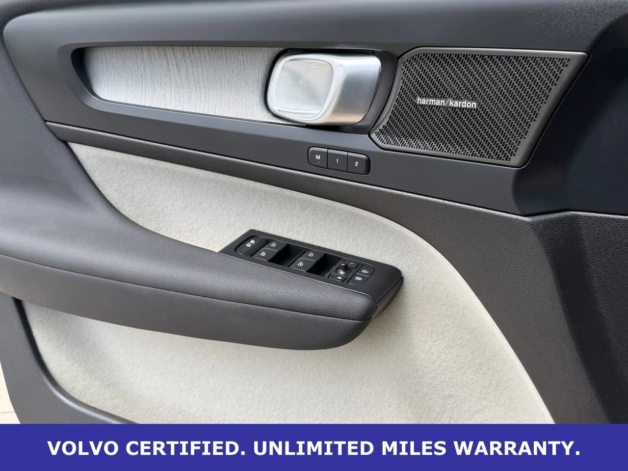 Certified 2025 Volvo XC40 B5 Ultra AWD/4WD image 27