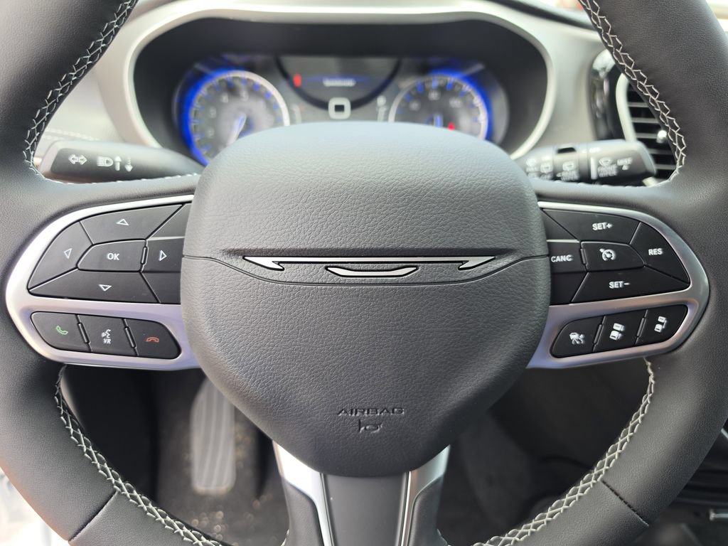 New 2027 Chrysler Pacifica Select w/ Family Tech Group FWD image 30