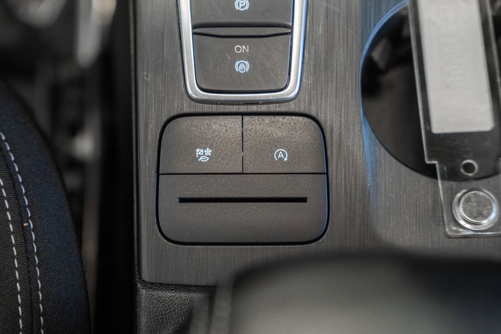 Used 2025 Ford Escape Active AWD/4WD image 30