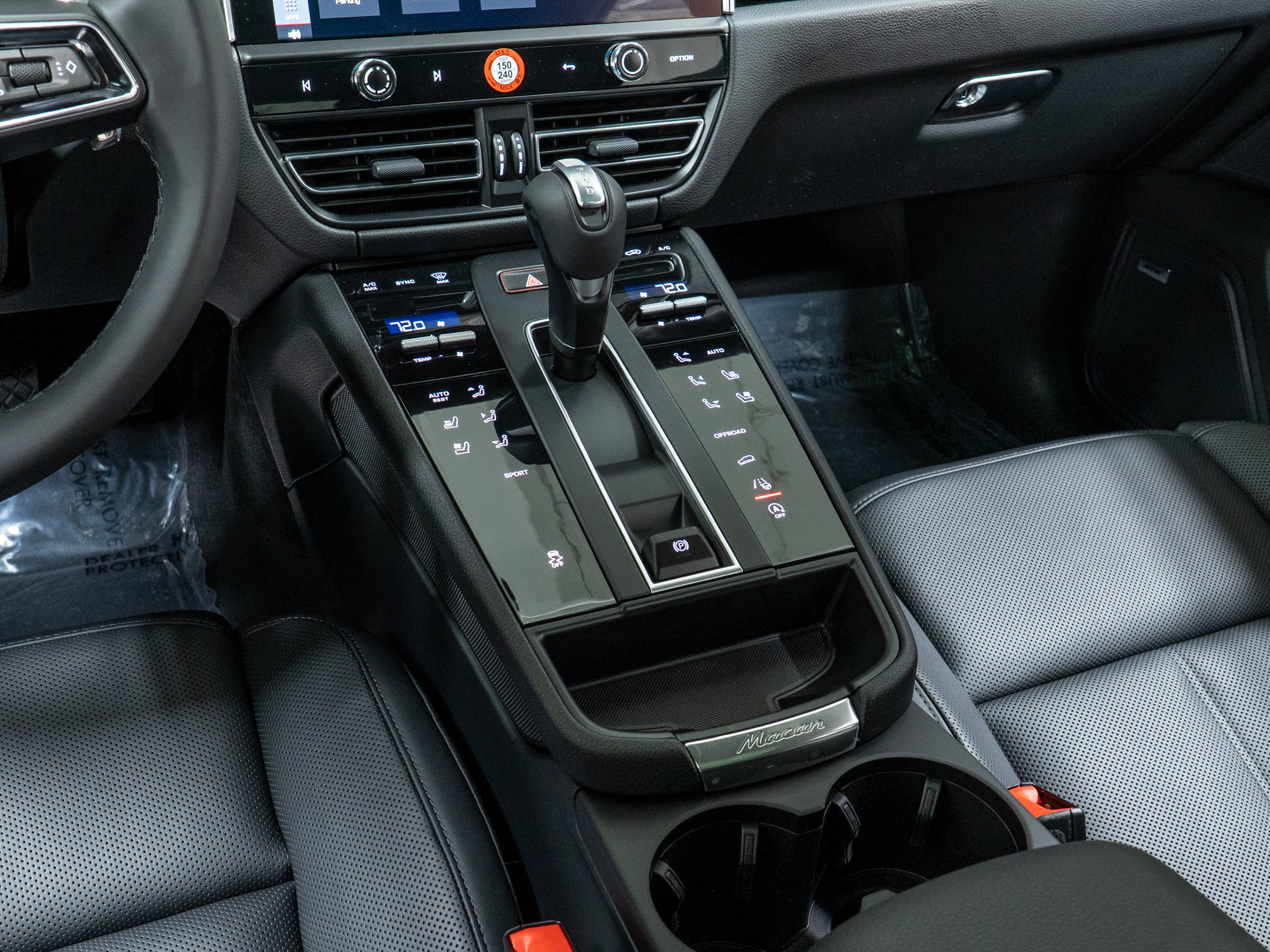 Certified 2025 Porsche Macan AWD/4WD image 23