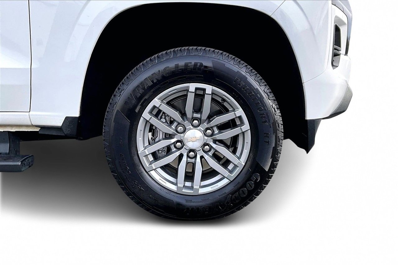 Used 2024 Chevrolet Colorado LT image 32