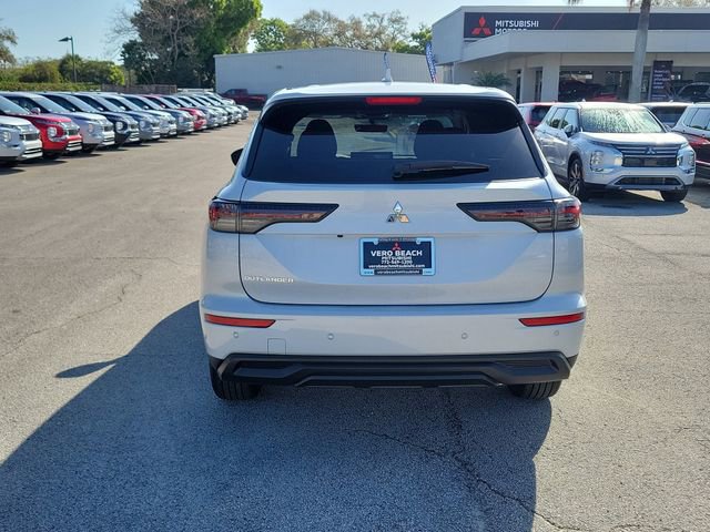 New 2026 Mitsubishi Outlander ES FWD image 5