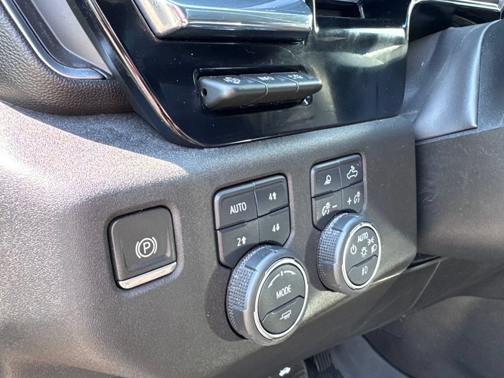 Used 2024 Chevrolet Silverado 1500 High Country AWD/4WD image 14