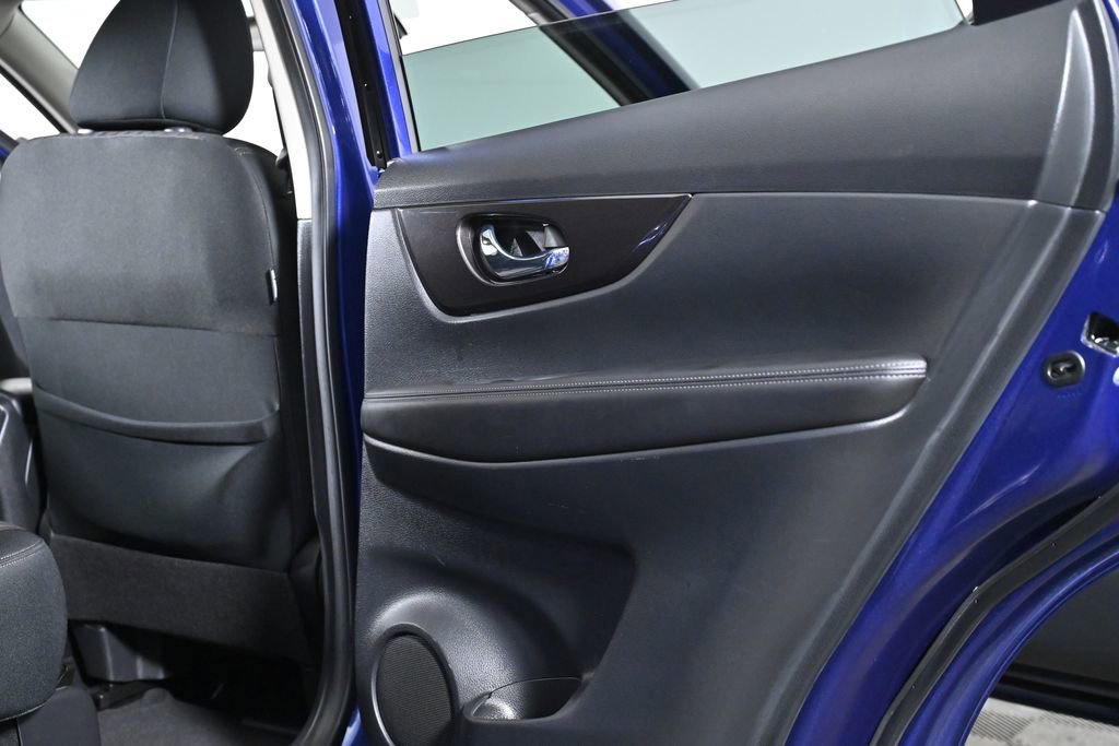 Used 2019 Nissan Rogue SV w/ Sun & Sound Touring Package image 32