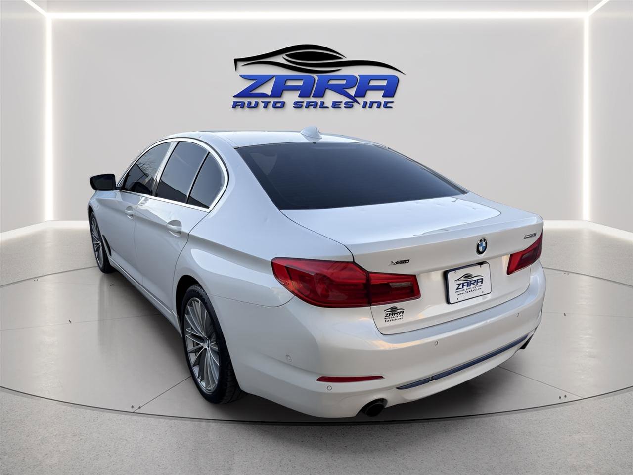 Used 2019 BMW 530i xDrive w/ Convenience Package AWD/4WD image 3