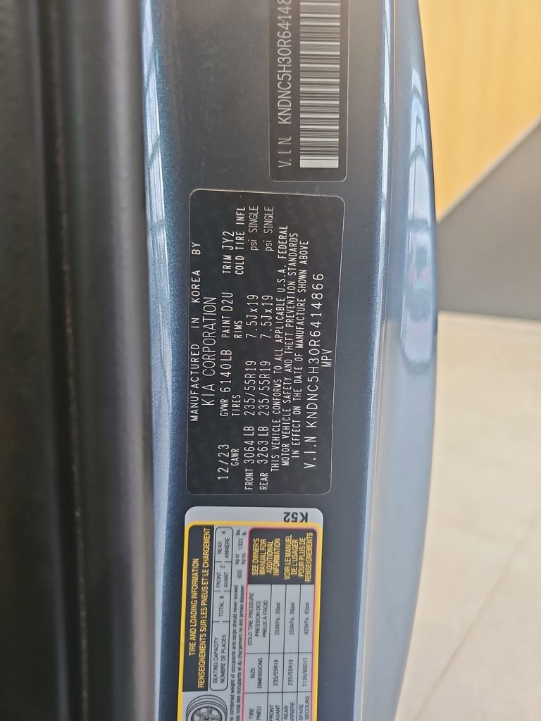 Used 2024 Kia Carnival EX image 36