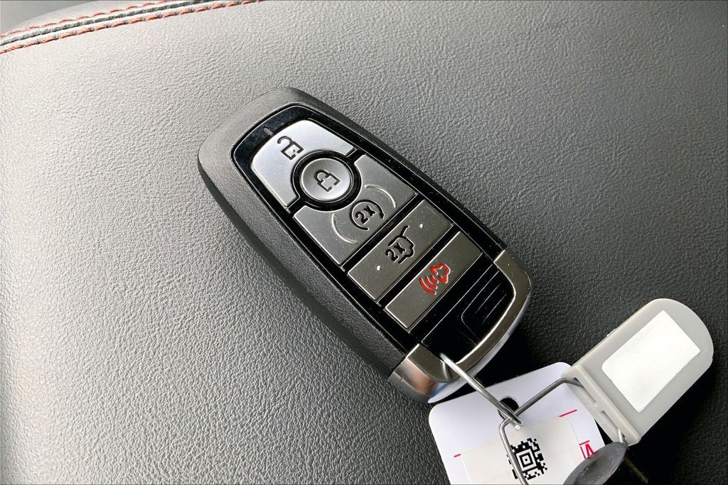 Used 2025 Ford Explorer Active w/ Active Comfort Package AWD/4WD image 9