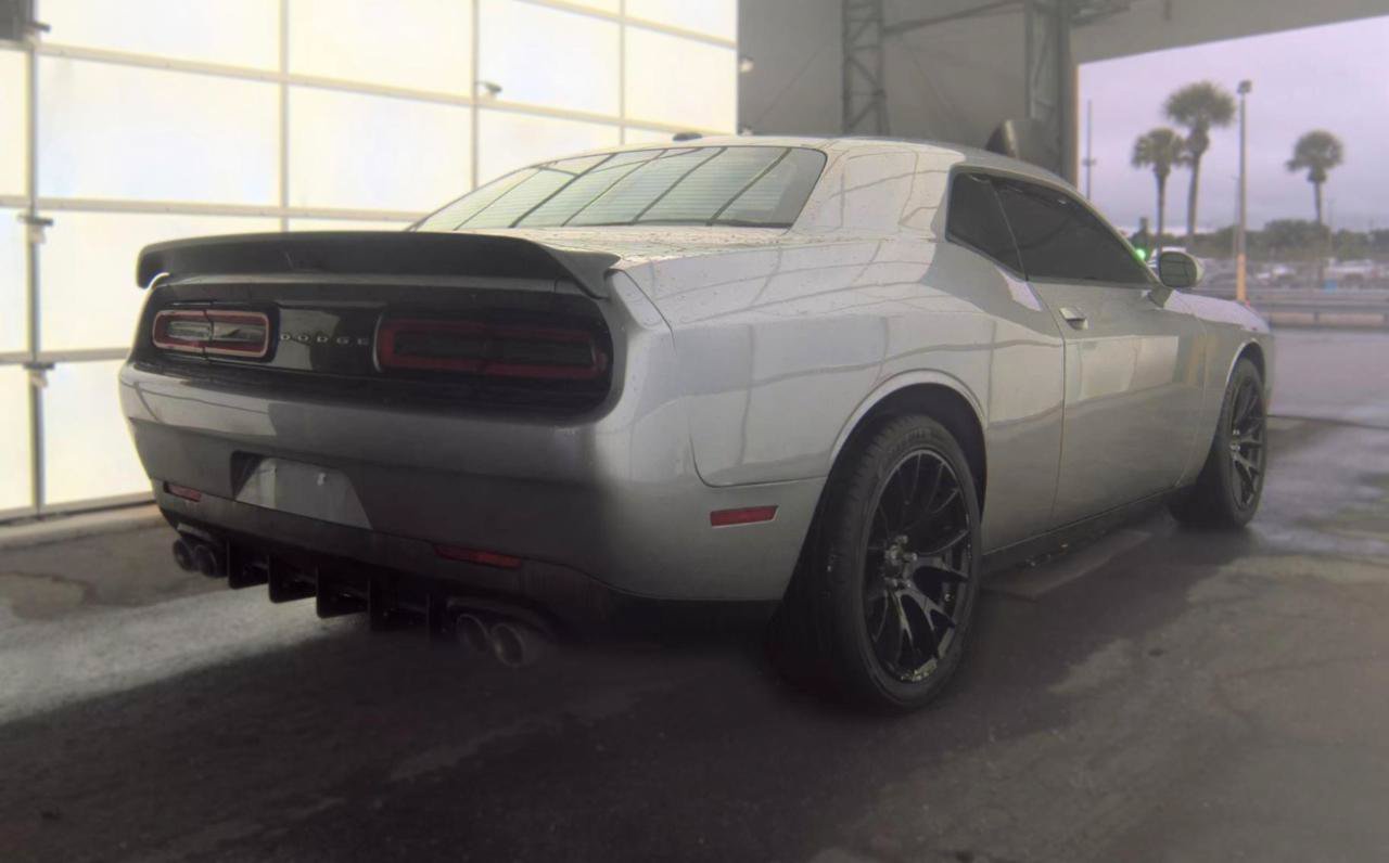 Used 2015 Dodge Challenger SXT RWD image 2