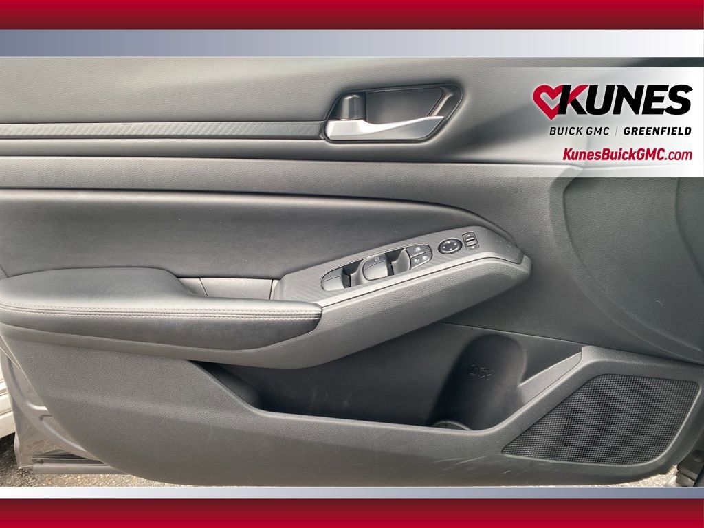 Used 2025 Nissan Altima 2.5 SV image 30