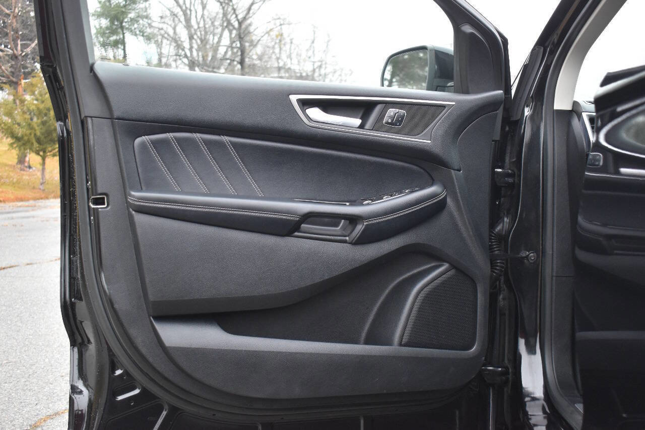 Used 2015 Ford Edge Sport w/ Equipment Group 401A AWD/4WD image 8