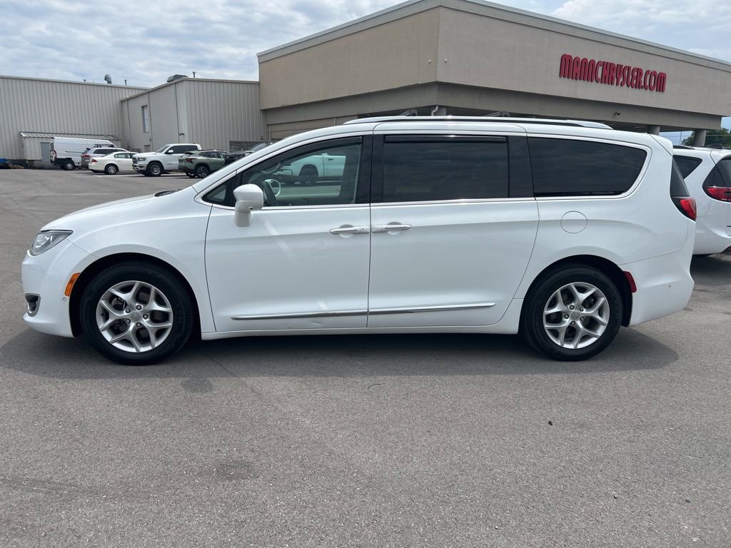 Used 2017 Chrysler Pacifica Touring-L Plus w/ Advanced Safetytec Group FWD image 6