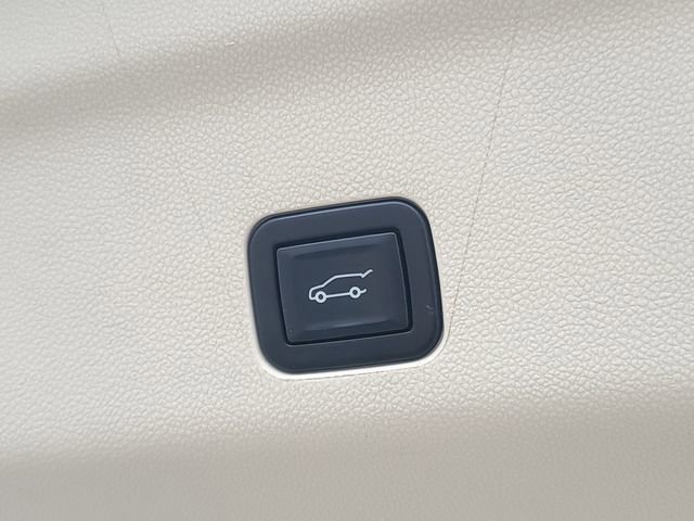 Used 2022 Cadillac Escalade ESV Sport Platinum w/ Heavy-Duty Trailer Package image 8