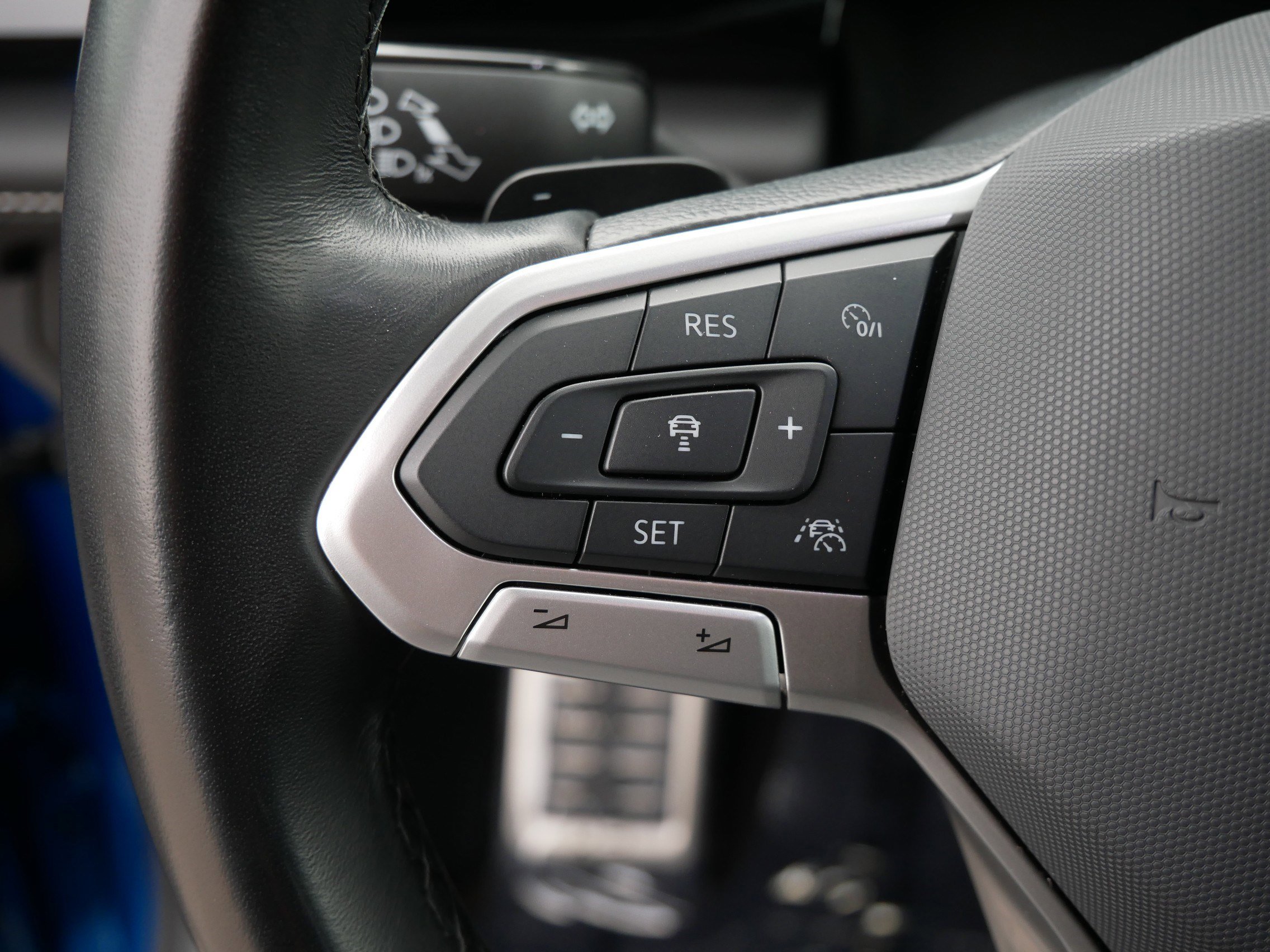 Certified 2024 Volkswagen Atlas Cross Sport SEL Premium R-Line image 28