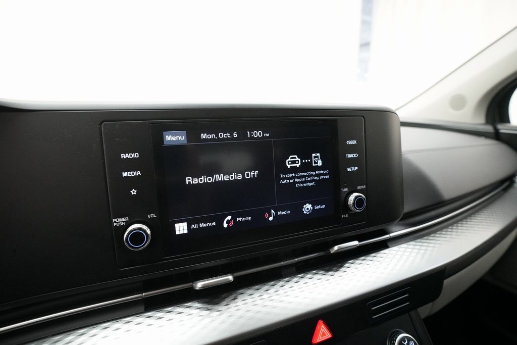 Certified 2024 Kia Carnival LX image 6