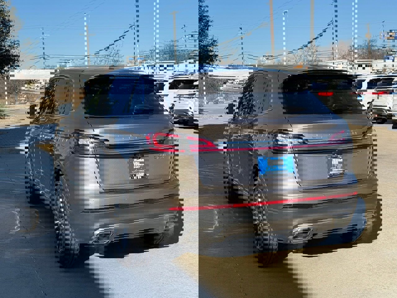 Used 2019 Lincoln Nautilus Select image 3