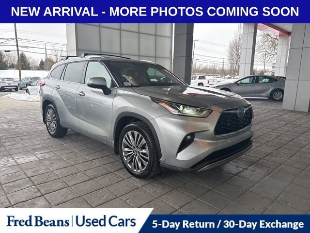Used 2023 Toyota Highlander Platinum image 1