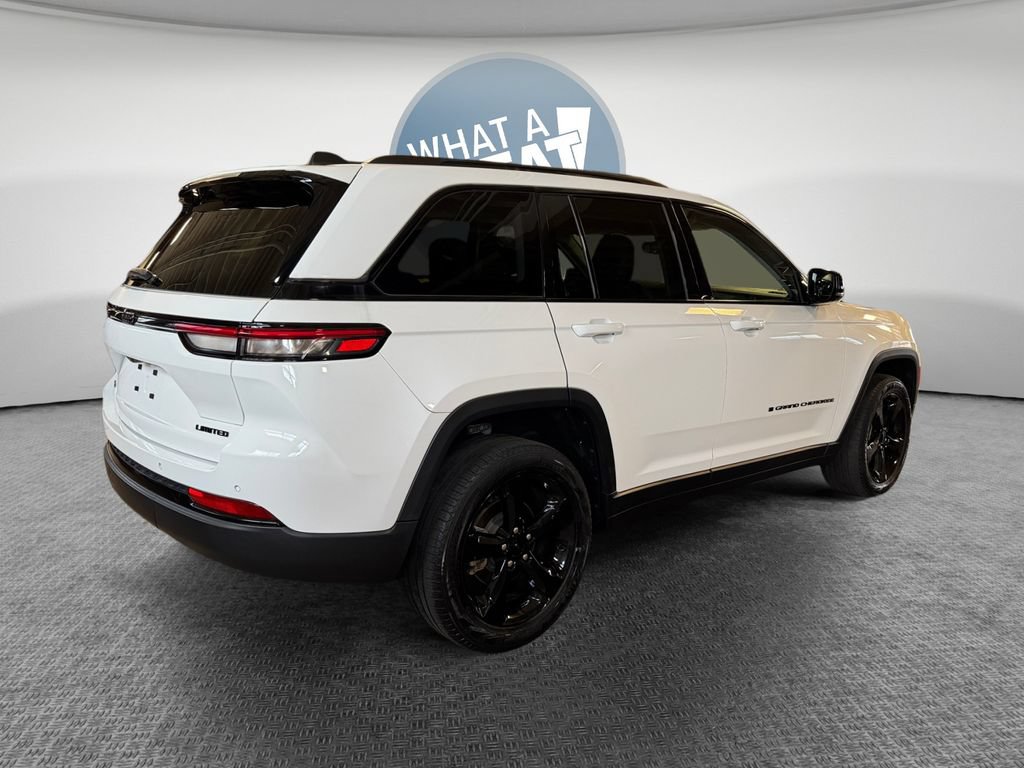 Used 2023 Jeep Grand Cherokee Limited w/ Black Appearance Package AWD/4WD image 3